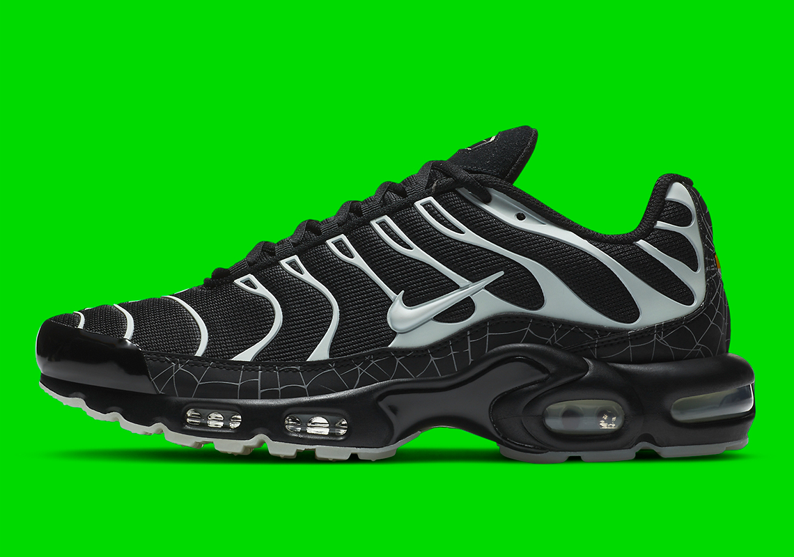 Nike Air Max Plus Halloween Dd4004 001 1