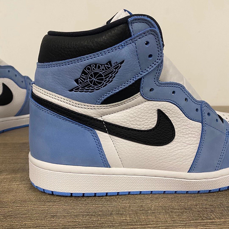 Air Jordan 1 University Blue Photos 3