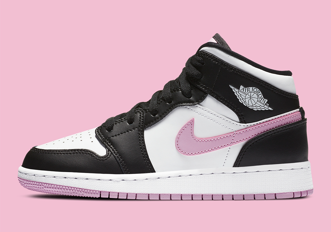 Air Jordan 1 Mid Gs Black White Arctic Pink 555112 103 1