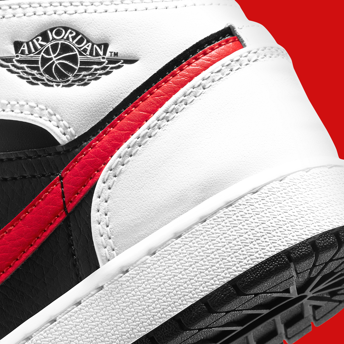 Air Jordan 1 Mid Gs White Black Chile Red 554725 075 4