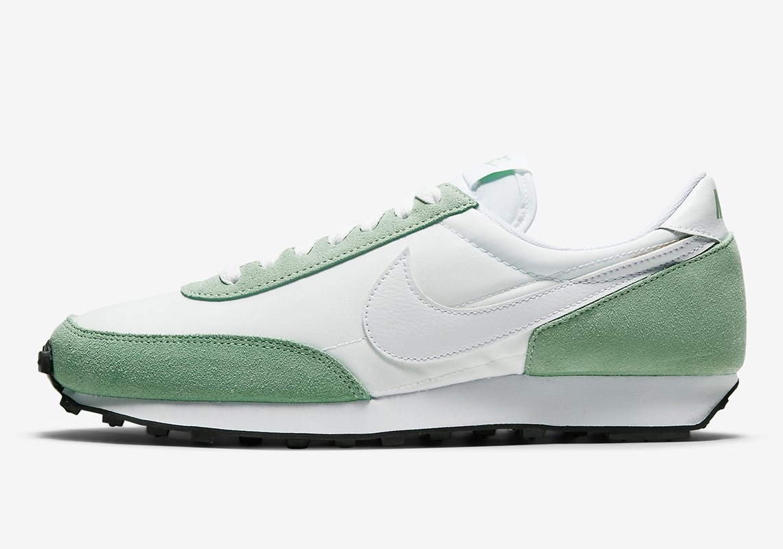 Nike Daybreak Womens Enamel Green Dh1038 300 1