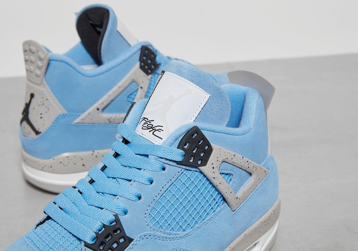 Air Jordan 4 University Blue Photos 3