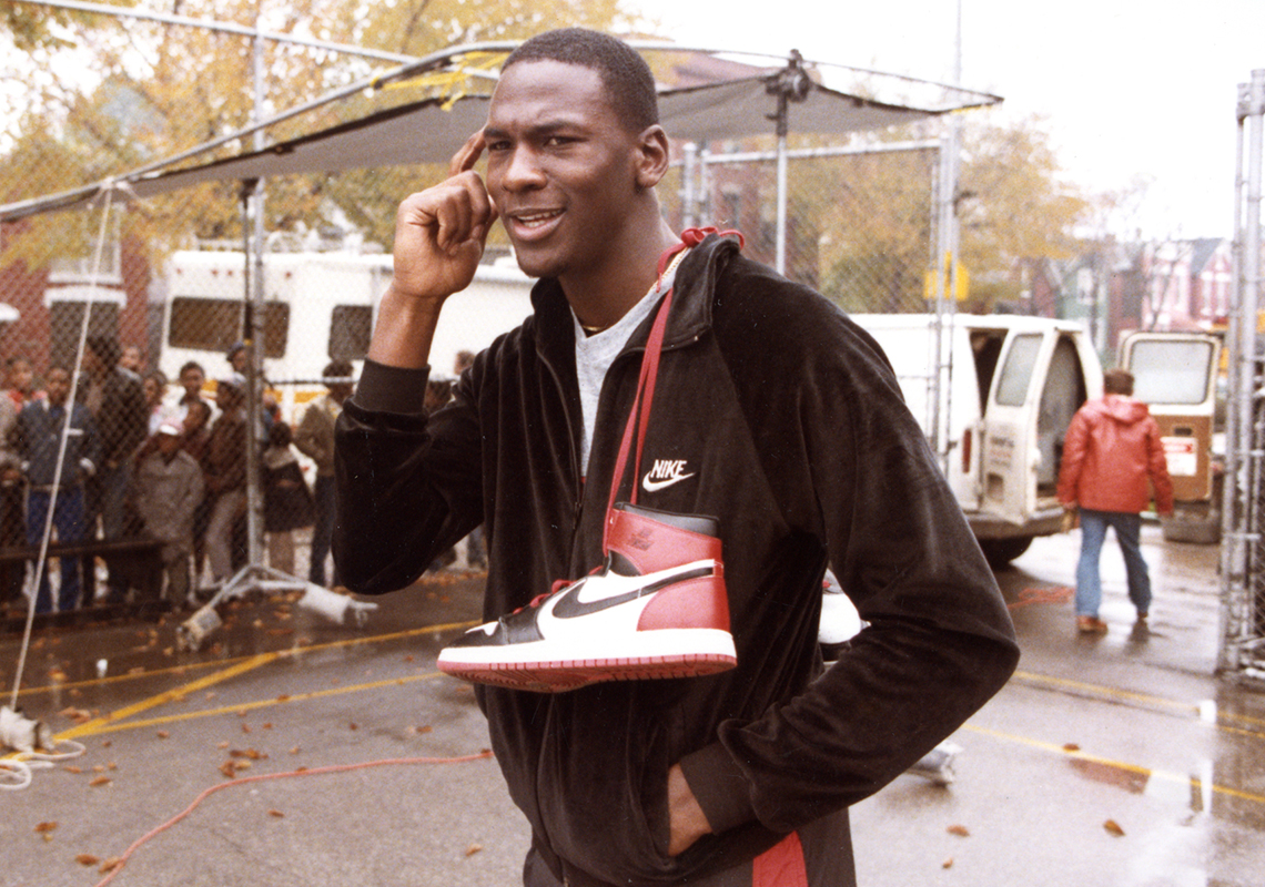 Familiar Chicago Bulls Colors Are Returning To The Air Jordan 1 Retro High OG