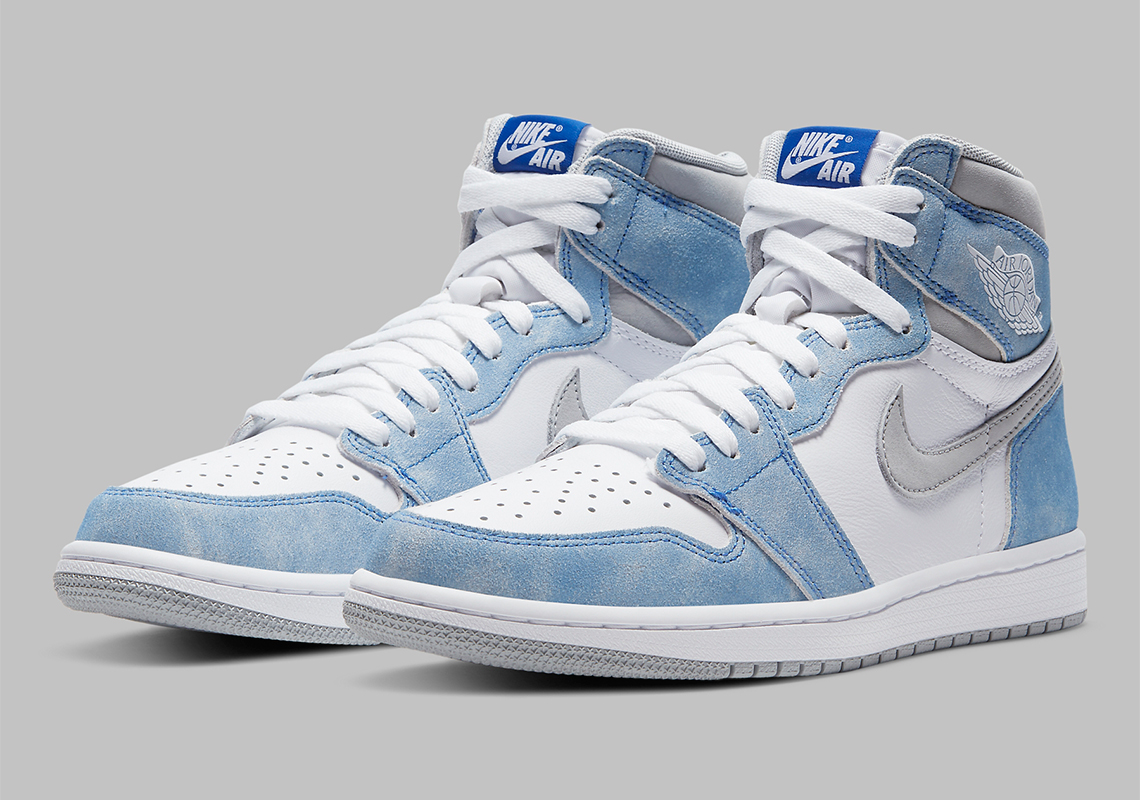 Official Images Of The Air Jordan 1 Retro High OG “Hyper Royal”