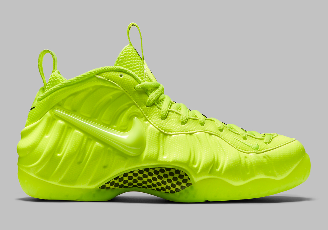 Nike Air Foamposite Pro Volt Black 624041 700 1