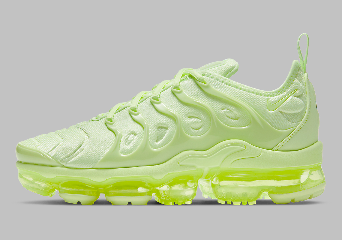 Nike Vapormax Plus Barely Volt Dj3023 700 1