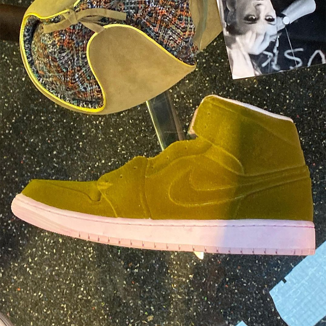 Pigalle Air Jordan 1 Mid Velvet 7