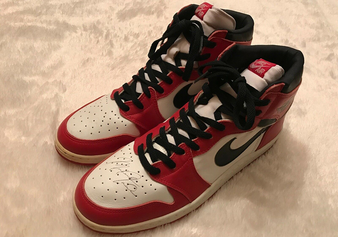 Air Jordan 1 Chicago Signed Unworn 7