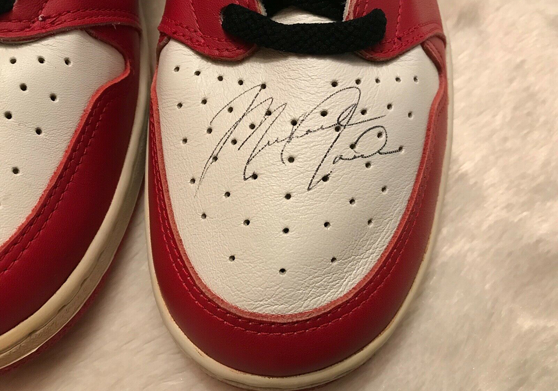 Air Jordan 1 Chicago Signed Unworn 8