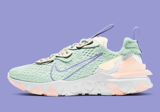 Minty Green And Guava Ice Pair Up For This Women’s Nike React Vision