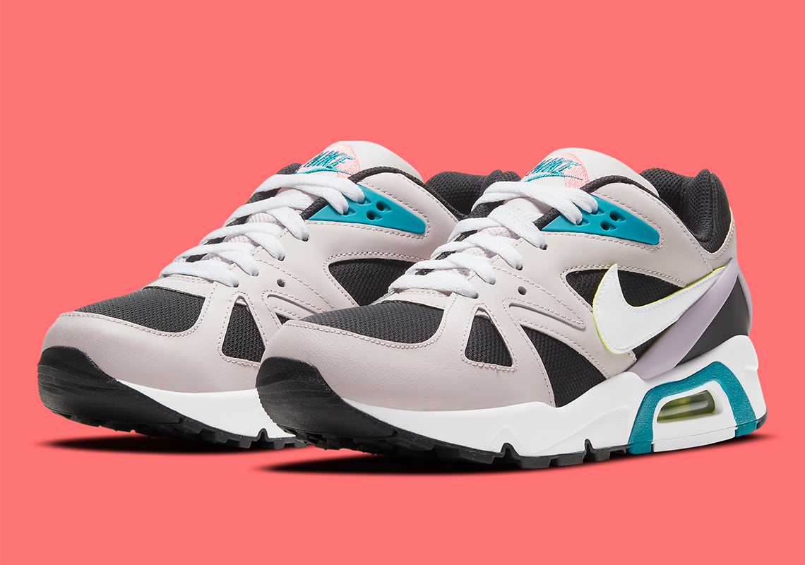 The Nike Air Structure Triax '91 Drops In Women's Exclusive "Platinum Violet"