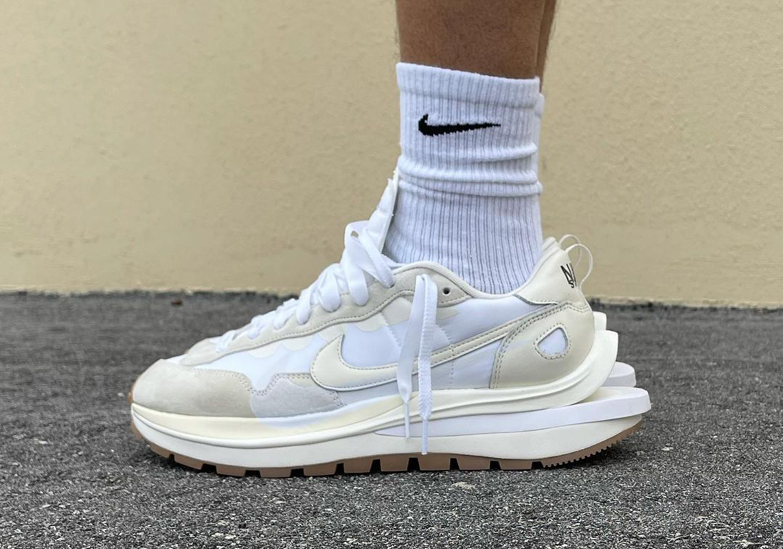 Sacai Nike Vaporwaffle Sail Photos 3