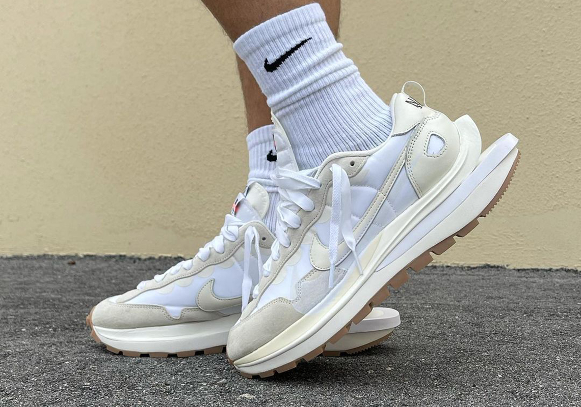 Sacai Nike Vaporwaffle Sail Photos 4