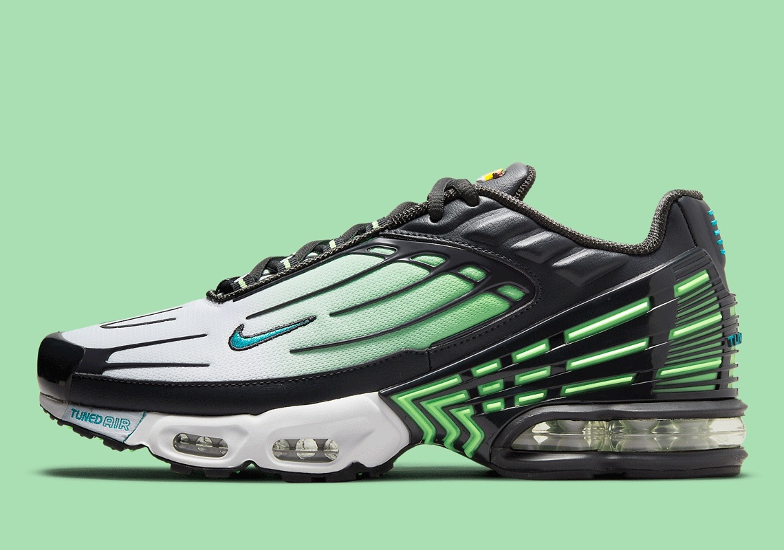 The Nike Air Max Plus III "Ghost Green" Offers Up Some Original-Style Flair