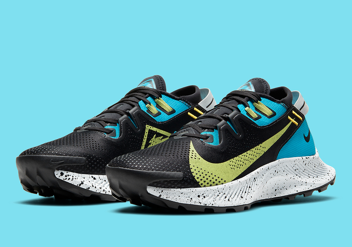 "Laser Blue" And "Limelight" Dress Up This Women's Nike Pegasus Trail 2