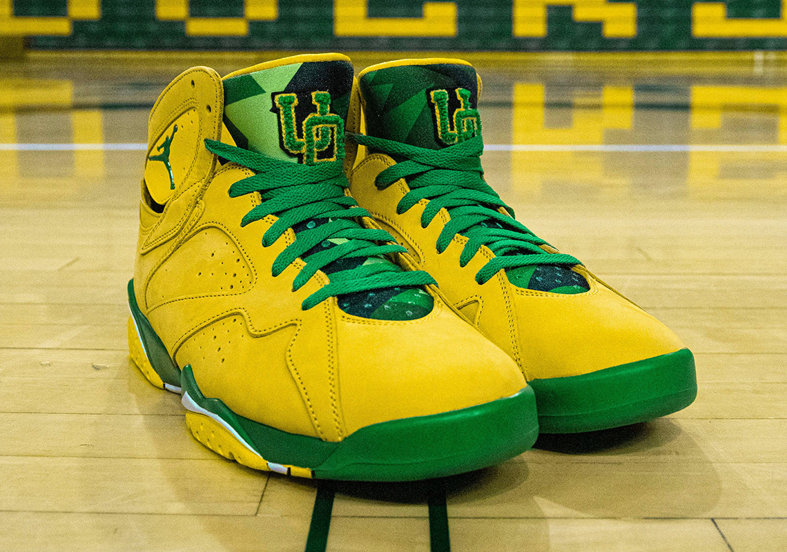 Oregon Ducks Air Jordan 7 Pe Mens Photos 3