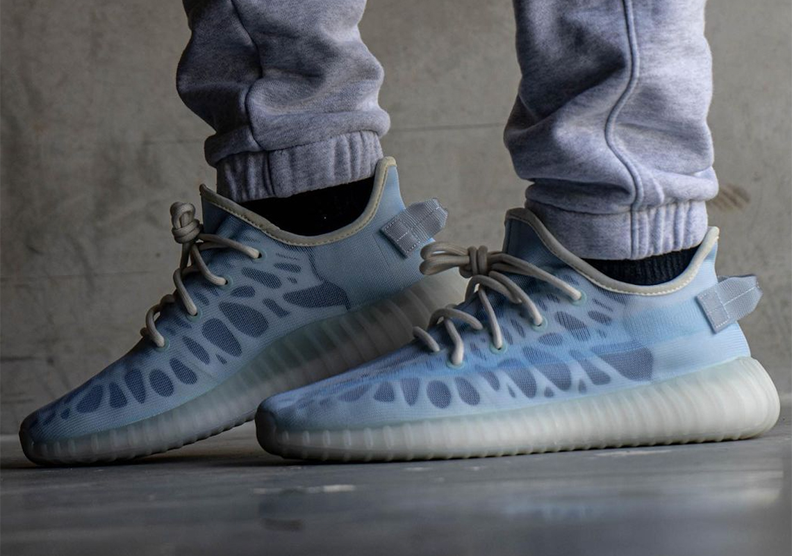 Adidas Yeezy Boost 350 V2 Mono Ice Blue Photos 4