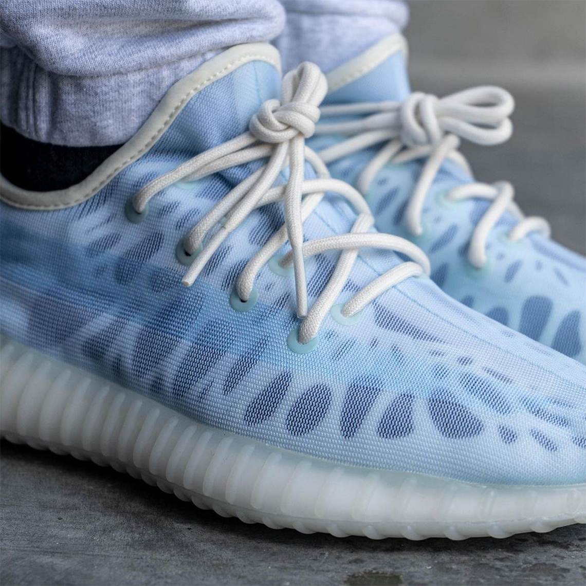 Adidas Yeezy Boost 350 V2 Mono Ice Blue Photos 7