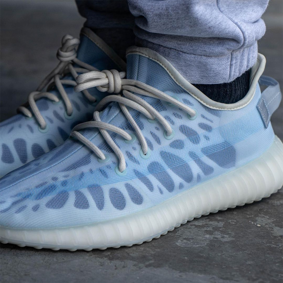 Adidas Yeezy Boost 350 V2 Mono Ice Blue Photos 8