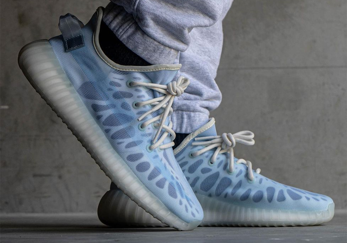 Adidas Yeezy Boost 350 V2 Mono Ice Blue Photos 9