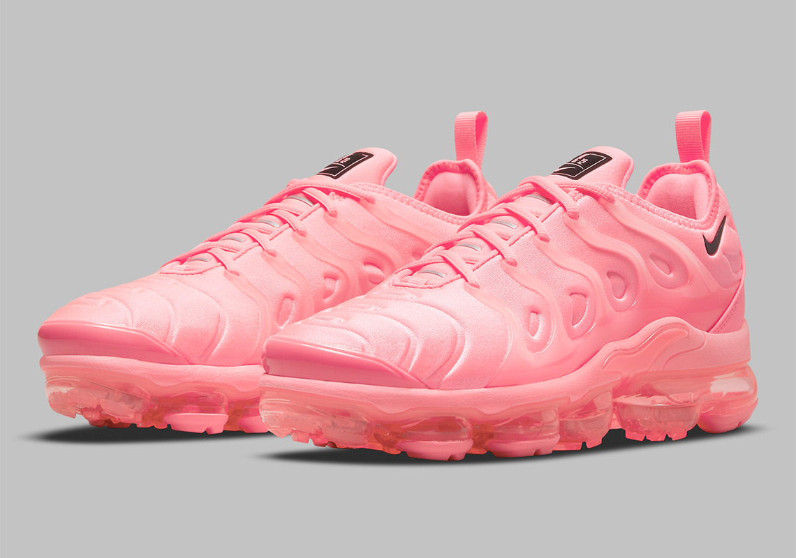 A Tonal Bubblegum Pink Covers The Nike Vapormax Plus