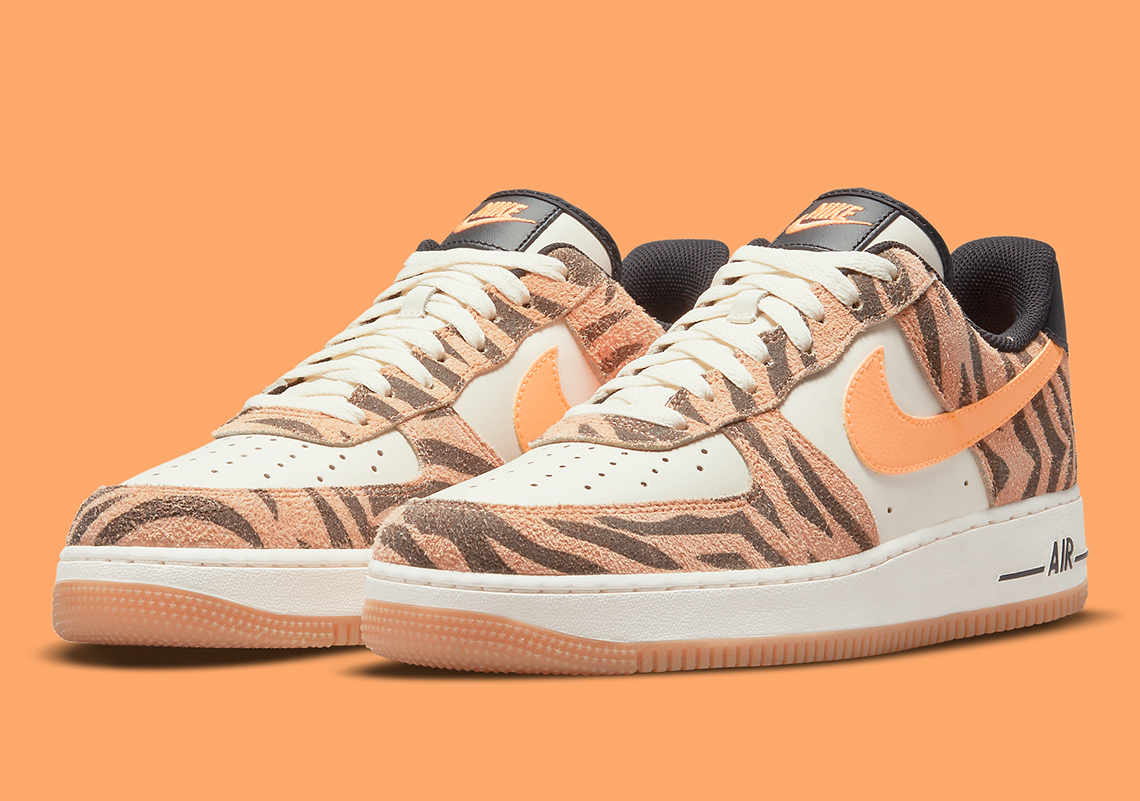 Daktari Stripes Return On This Nike Air Force 1 Low