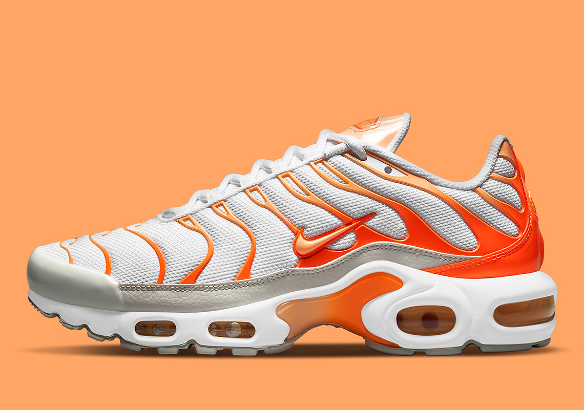 Nike Mixes Together White And Orange For This Summer-Ready Air Max Plus