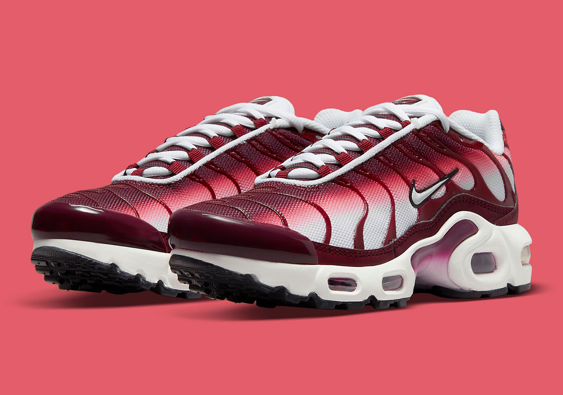 Nike Cherry-Picks the GS Air Max Plus For A Cherry, White, And Burgundy Mix