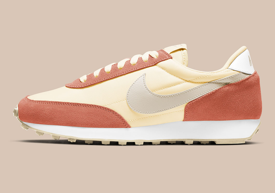 This Women's Nike Daybreak Arrives In A Desert Color Palette