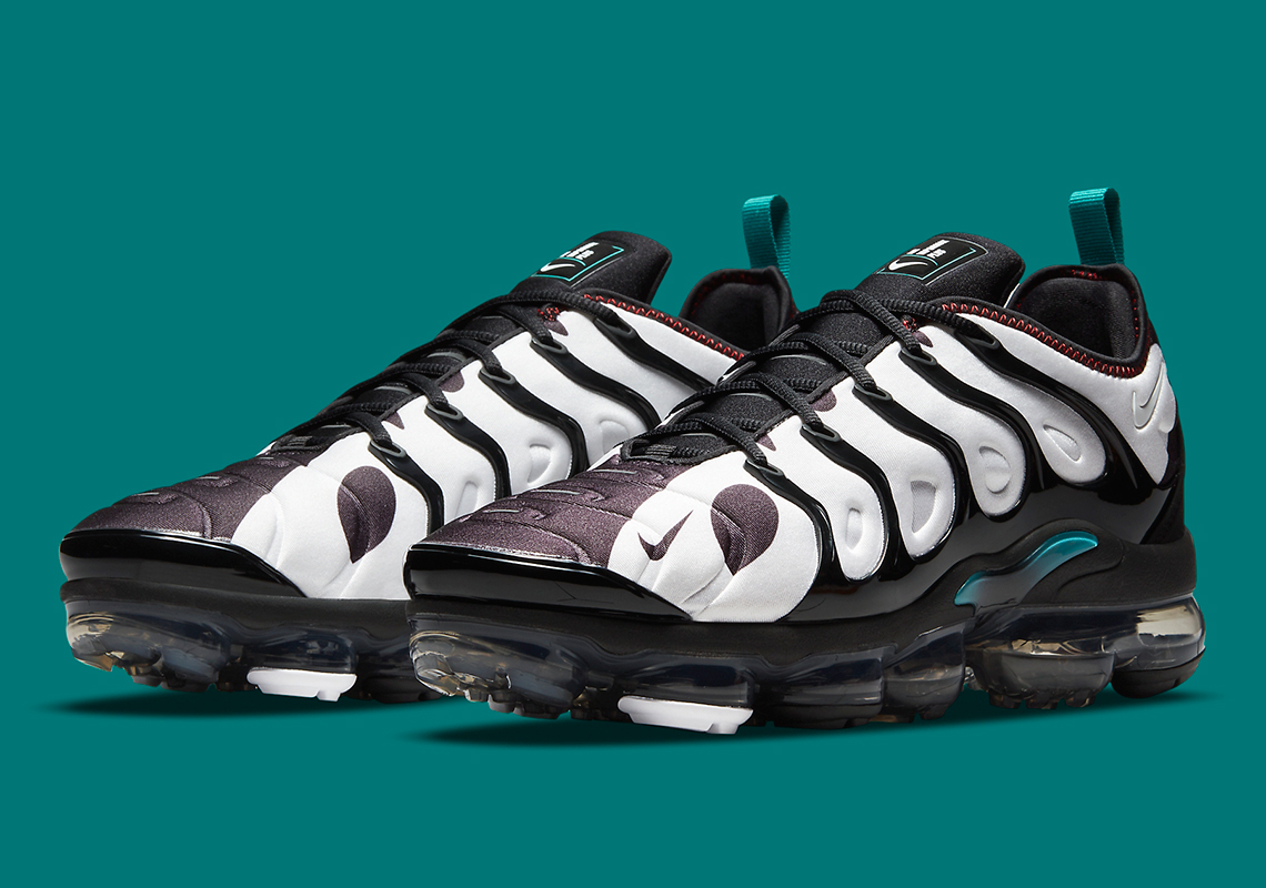 The Nike Vapormax Plus Pays Homage To Ken Griffey Jr.’s Spider-Man Catch