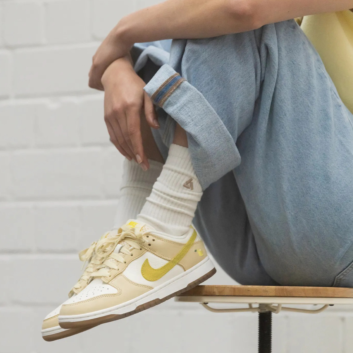 Nike Dunk Low W Lemon Drop Dj6902 700 1