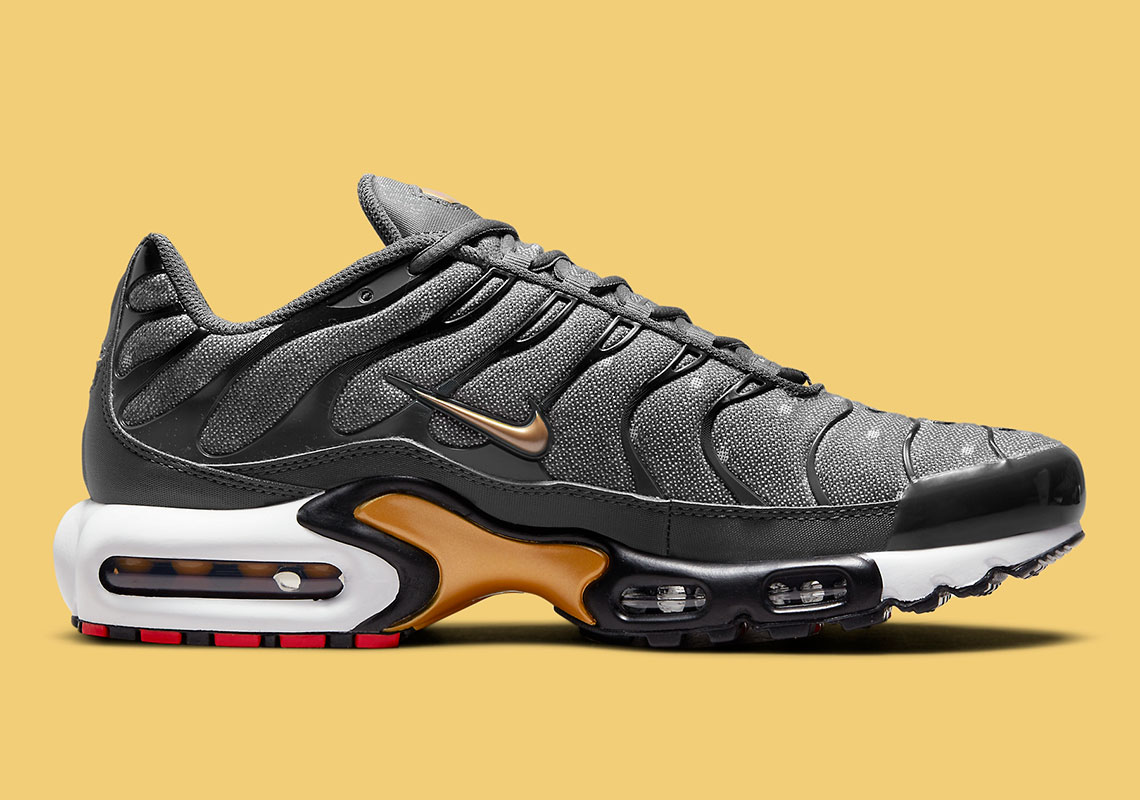 Nike Air Max Plus Twill Black Gold Dm7570 002 1