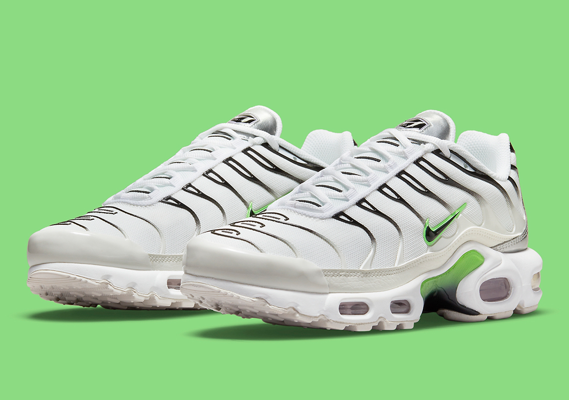 The Nike Air Max Plus Adds A Sail-To-Black Gradient With Neon Green Accents