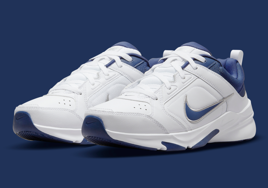 Nike Air Monarch Dj1196 100 6