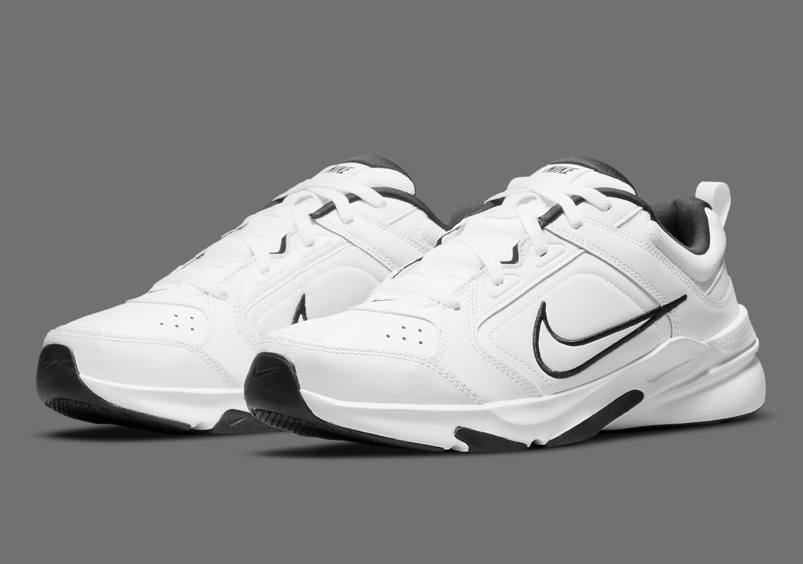 Nike Air Monarch Dj1196 102 1