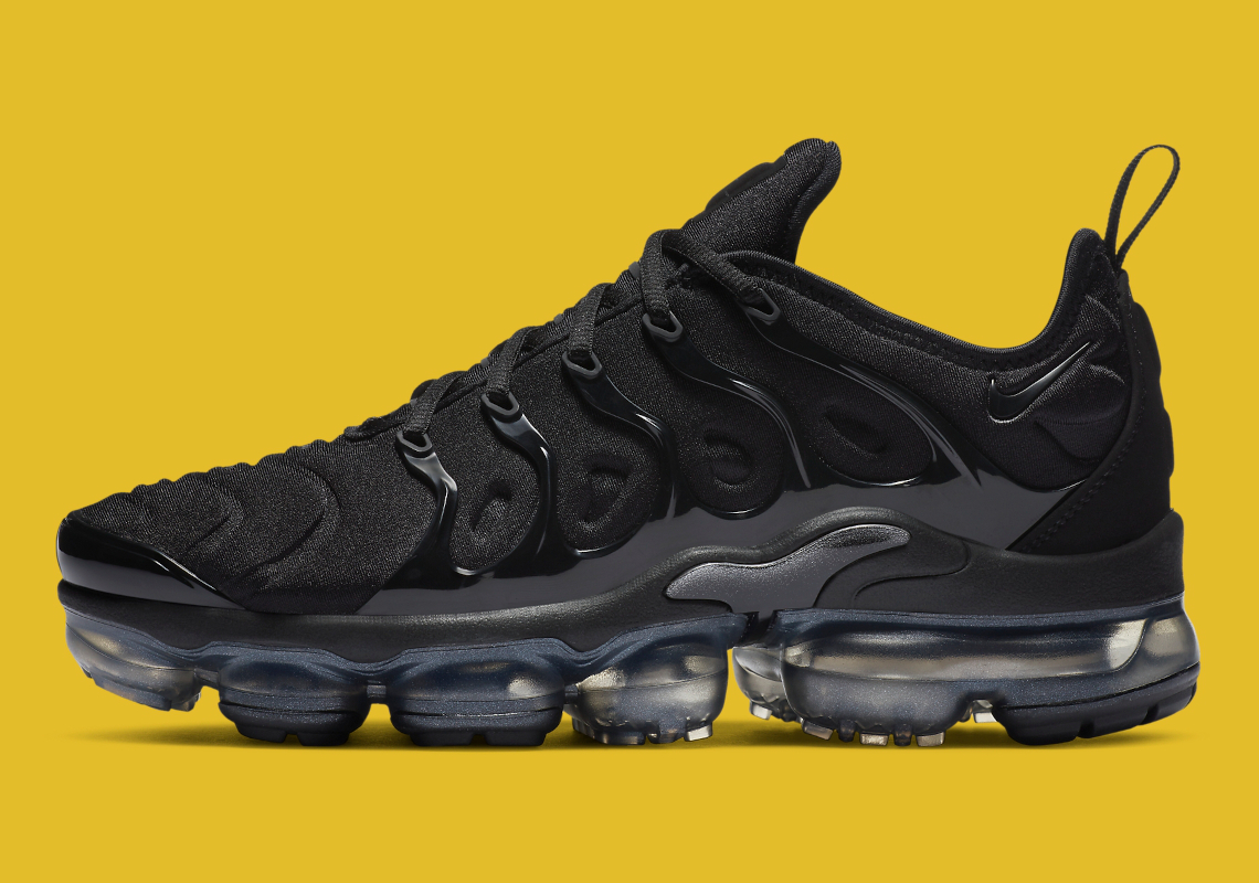 The Nike Vapormax Plus “Triple Black” Returns With Smoky Soles