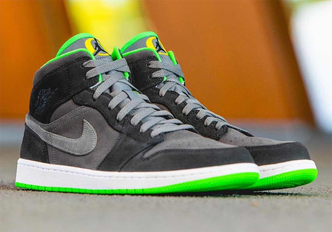 Air Jordan 1 Mid Oregon Track And Field Pe 4