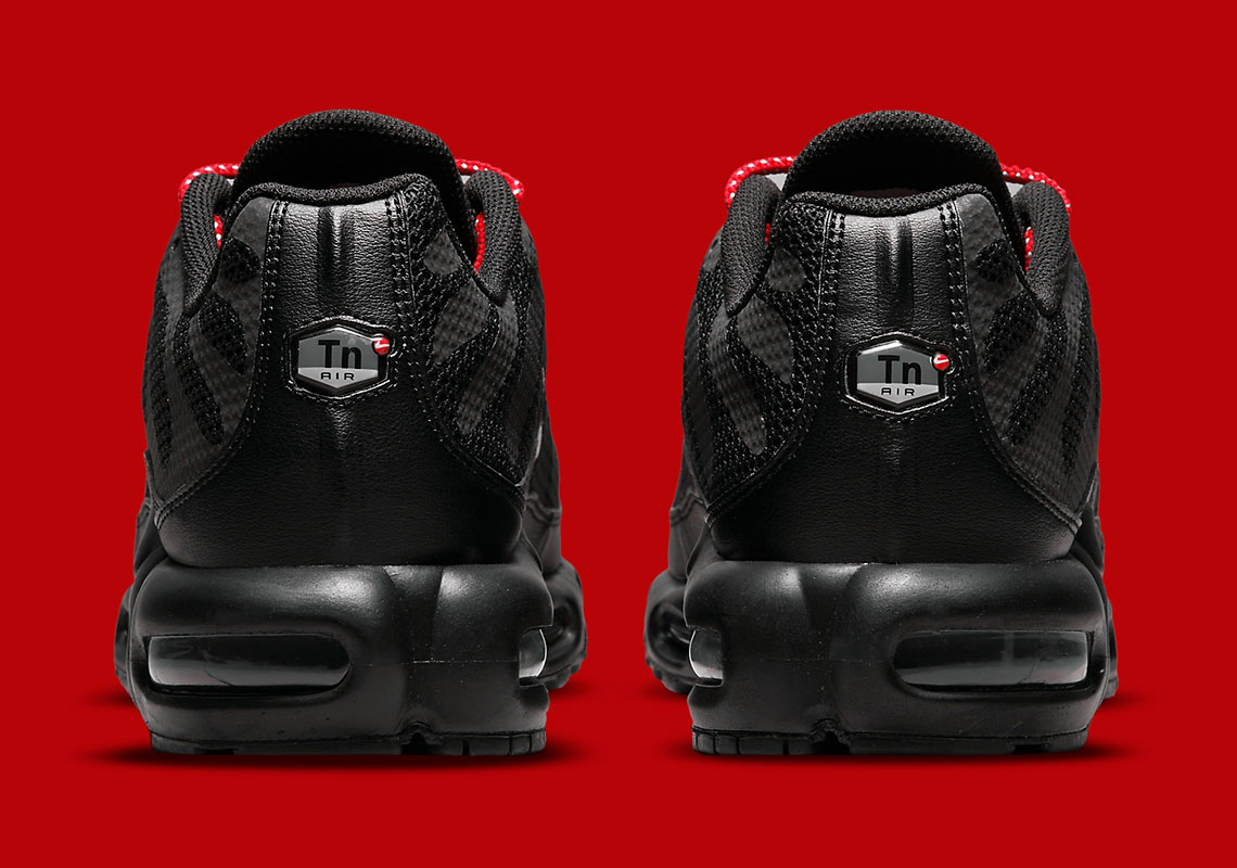 Nike Air Max Plus Reflective Black Red Dn7997 001 3