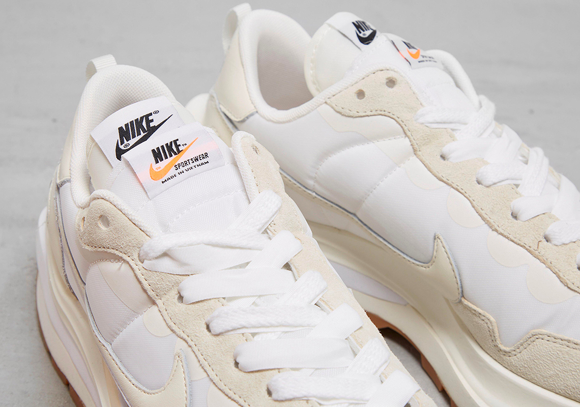 Sacai Nike Vaporwaffle Sail Photos 1