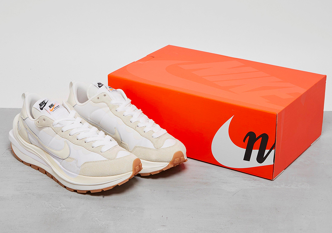 Sacai Nike Vaporwaffle Sail Photos 3