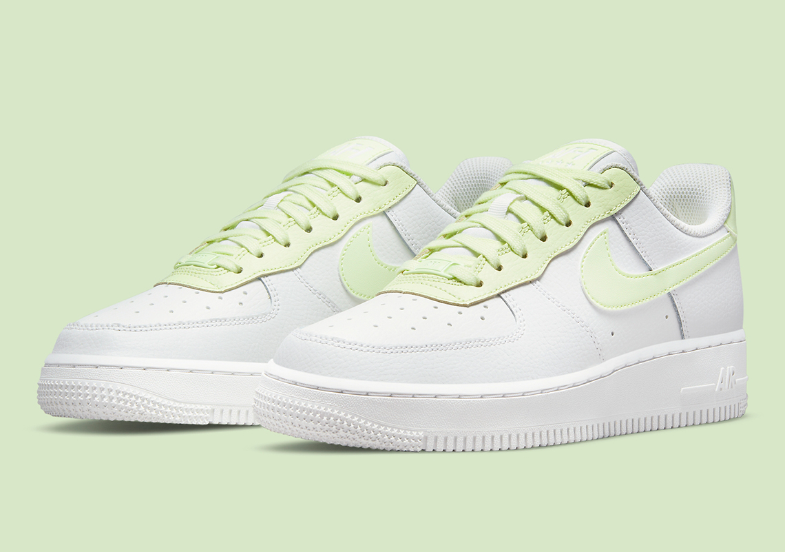 Nike Changes Up The Two-Toned Color-Blocking With The Women’s Air Force 1