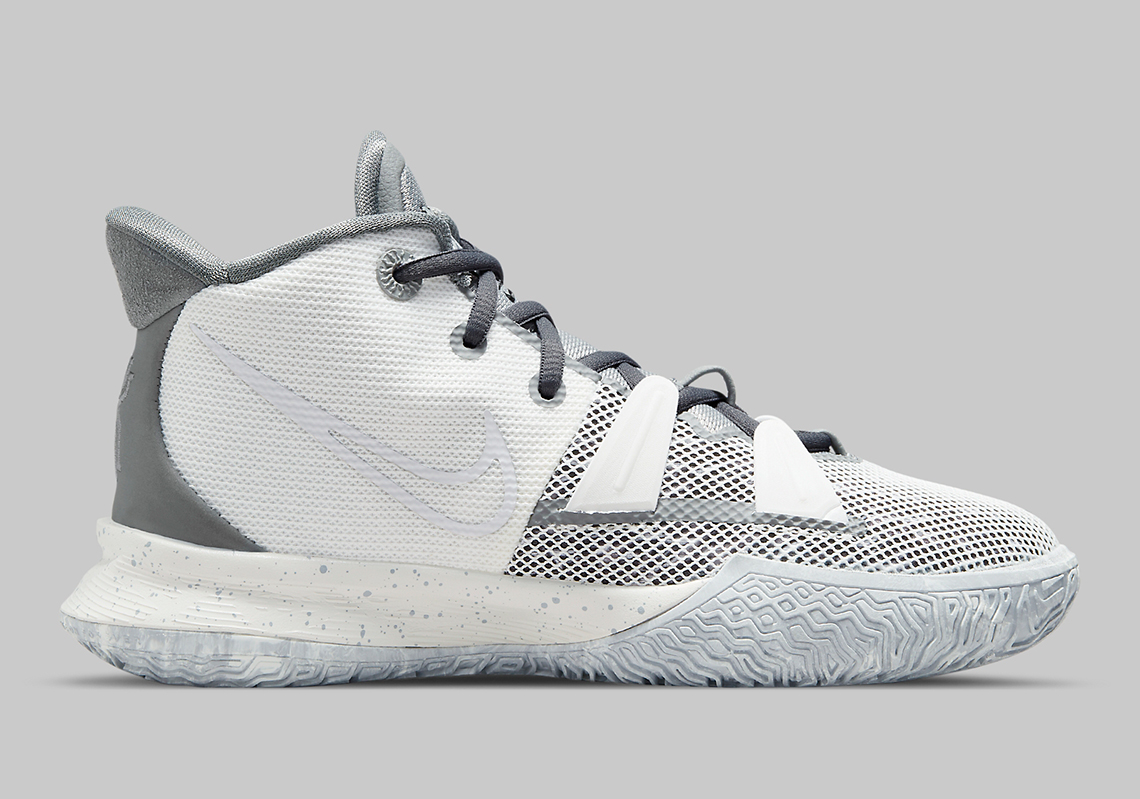 Nike Kyrie 7 Gs Db5624 011 1