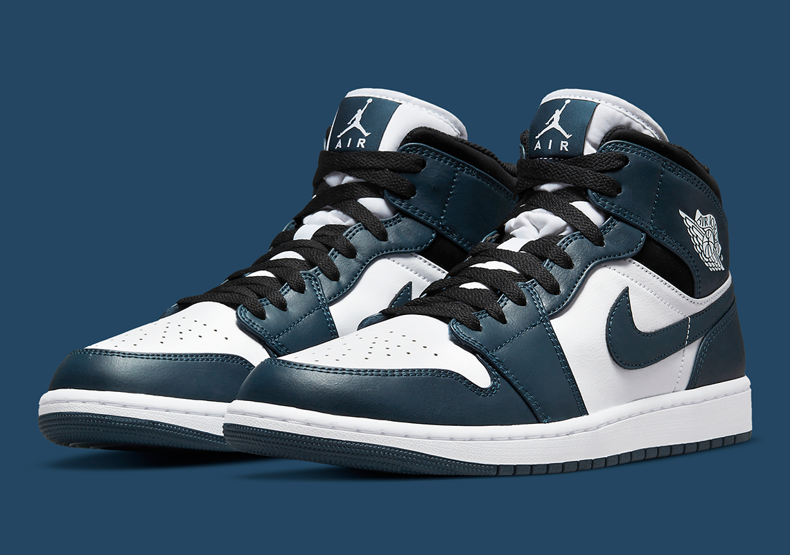 Air Jordan 1 Mid Blue Black White 554724 411 2