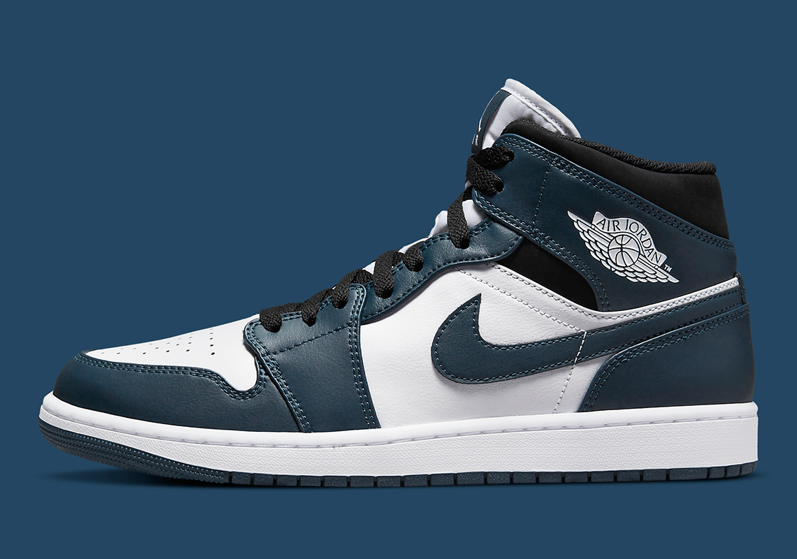 Air Jordan 1 Mid Blue Black White 554724 411 7