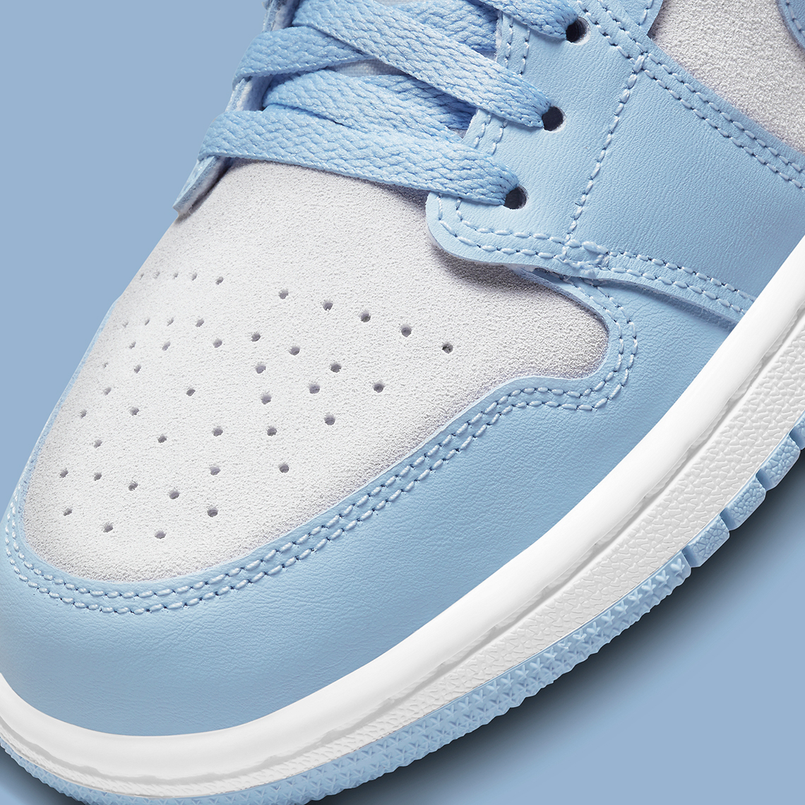 Air Jordan 1 Low Wmns University Blue 6