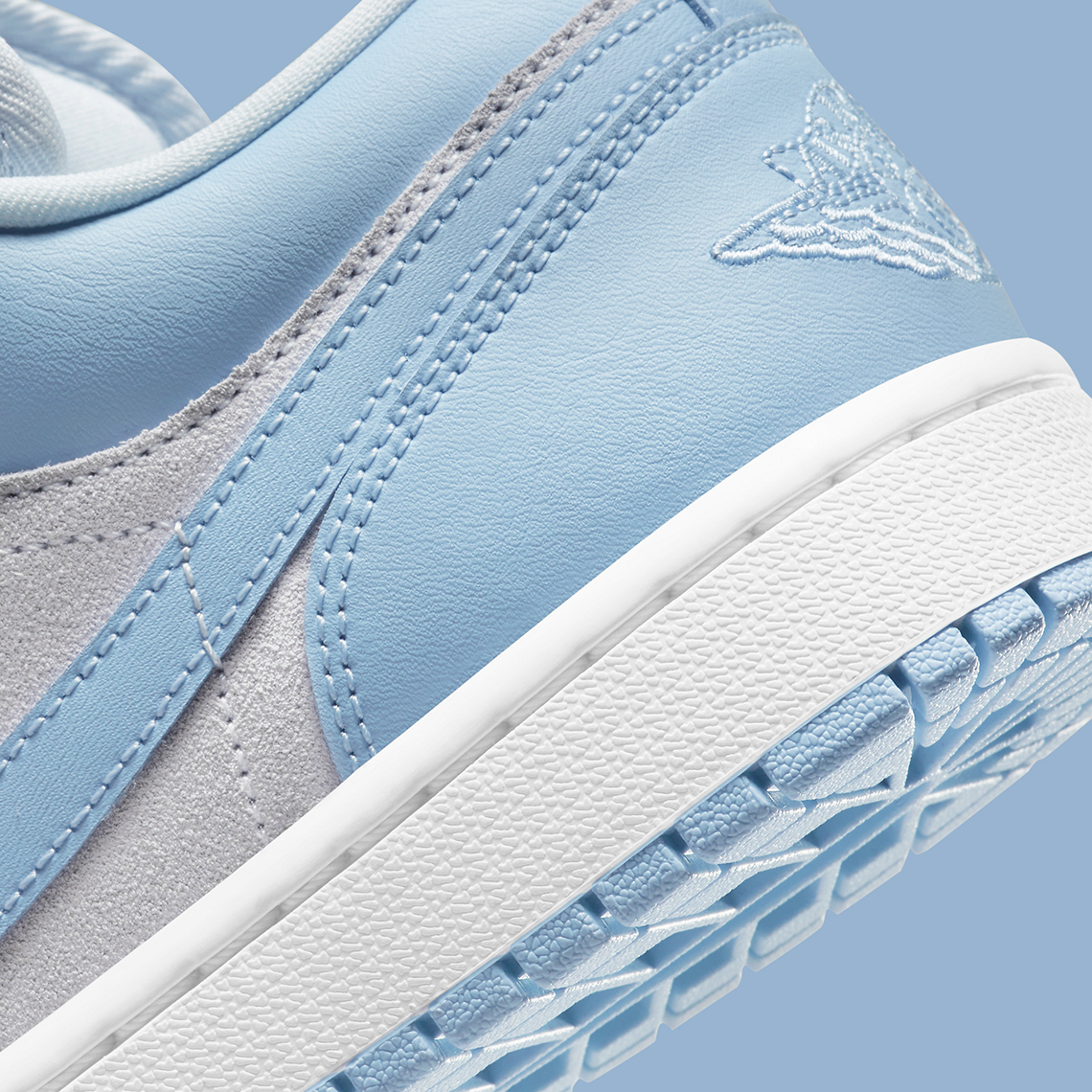 Air Jordan 1 Low Wmns University Blue 7