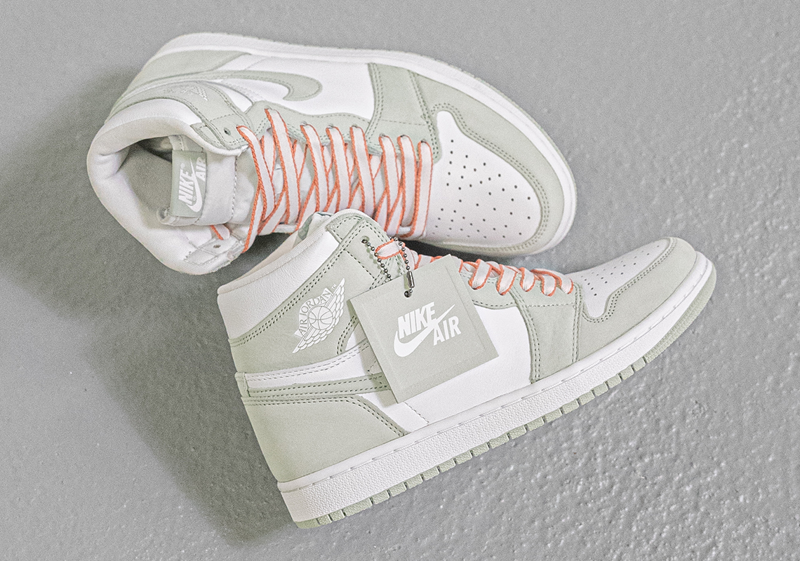 Air Jordan 1 Seafoam Beauty Shots 1