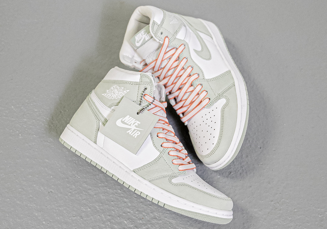 Air Jordan 1 Seafoam Beauty Shots 4