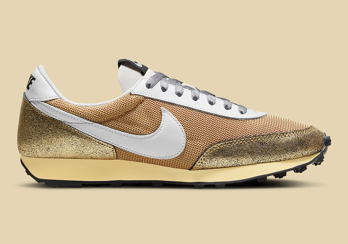 Nike Waffle Trainer 2 Cracked Gold Do5883 700 2