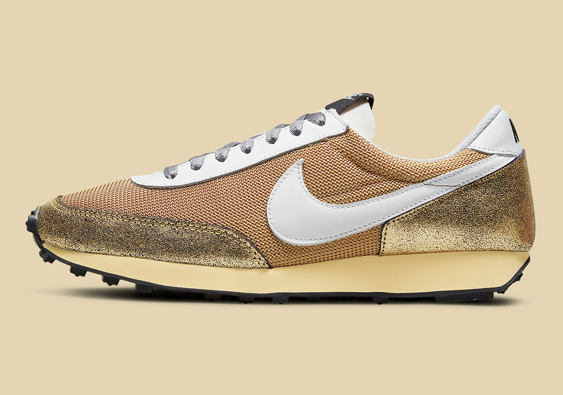 Nike Waffle Trainer 2 Cracked Gold Do5883 700 6